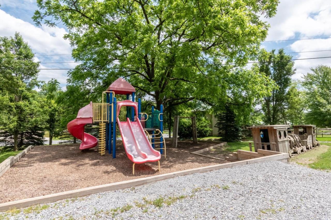 Spring Gulch Screened Park Model 6 * Mount Airy